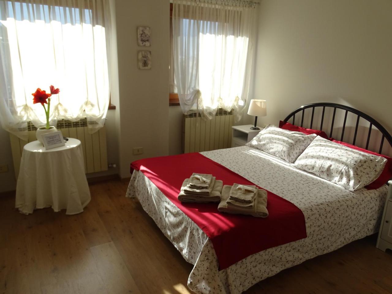 לינה וארוחת בוקר Esine La Casa Di Clara מראה חיצוני תמונה