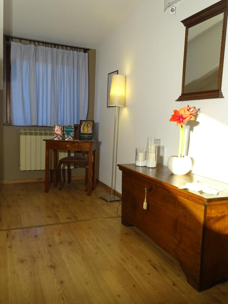 לינה וארוחת בוקר Esine La Casa Di Clara מראה חיצוני תמונה