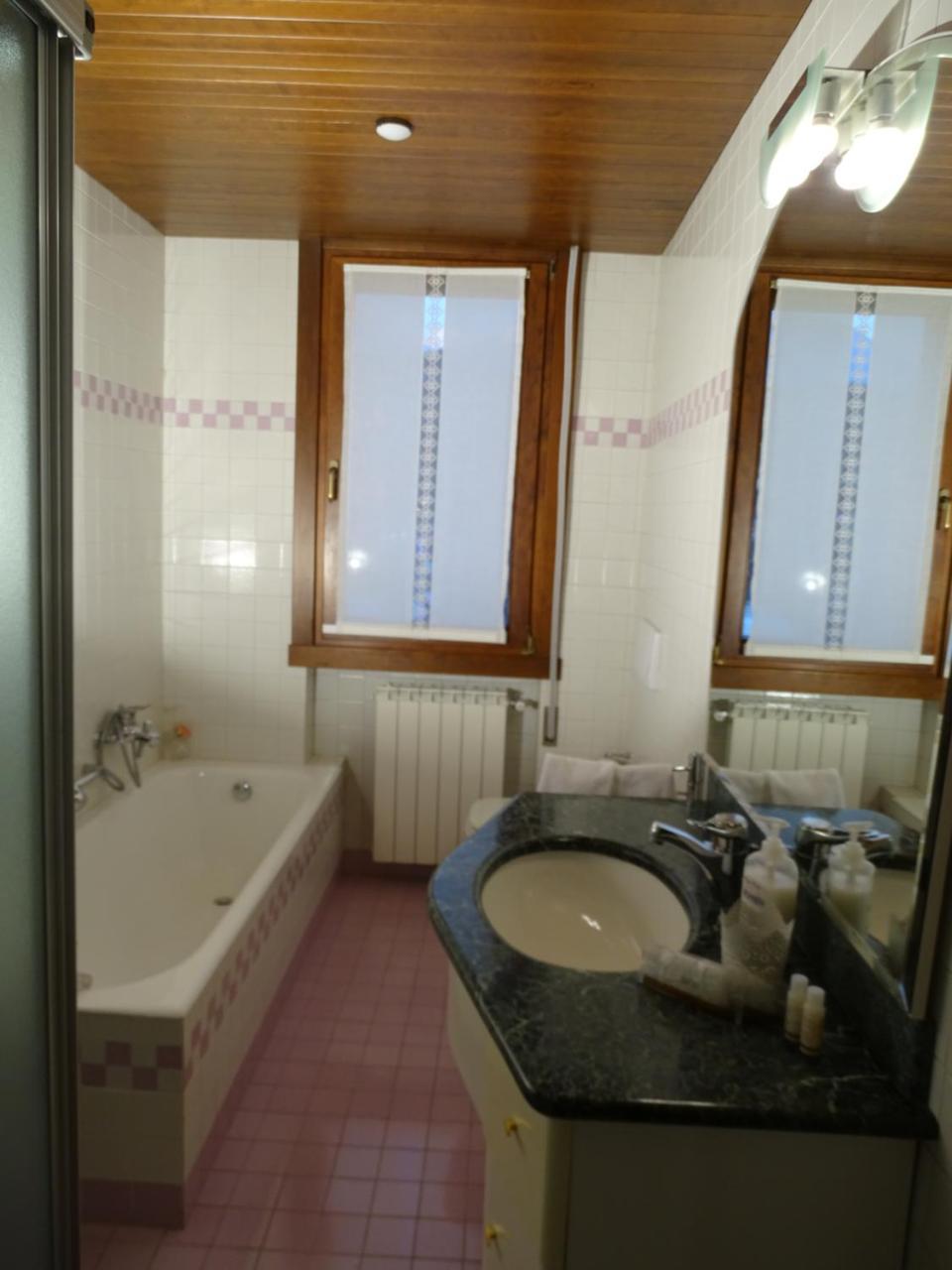 לינה וארוחת בוקר Esine La Casa Di Clara מראה חיצוני תמונה