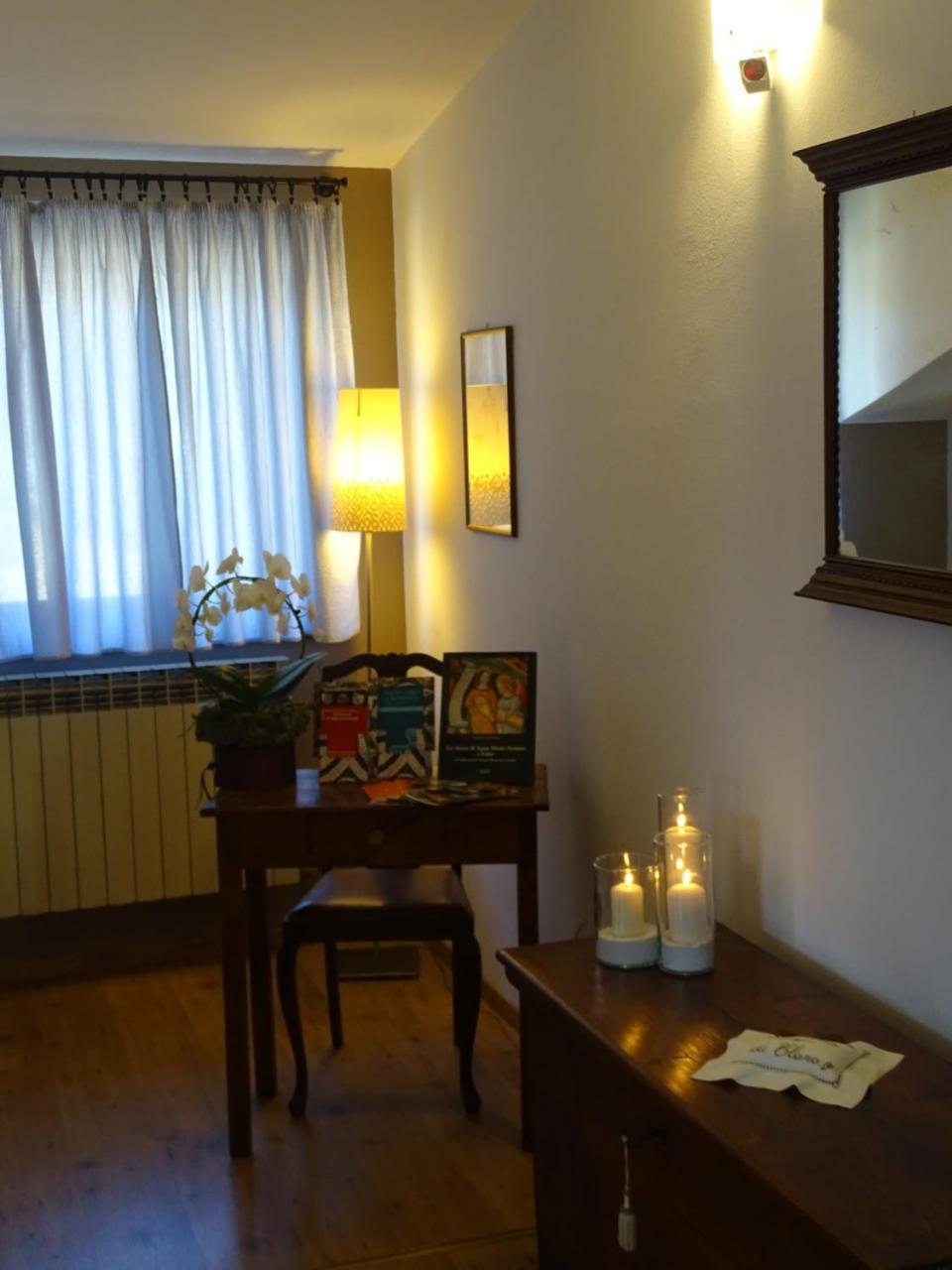 לינה וארוחת בוקר Esine La Casa Di Clara מראה חיצוני תמונה