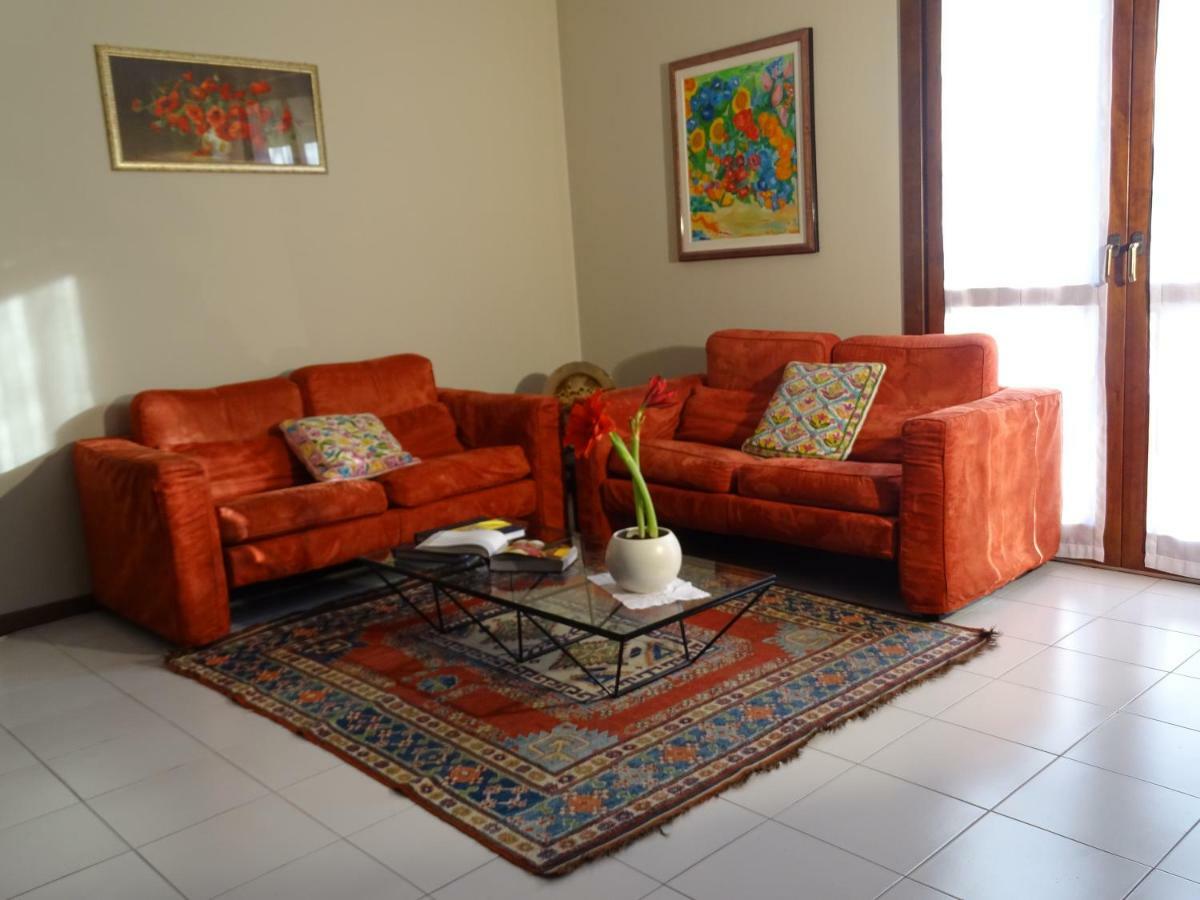 לינה וארוחת בוקר Esine La Casa Di Clara מראה חיצוני תמונה